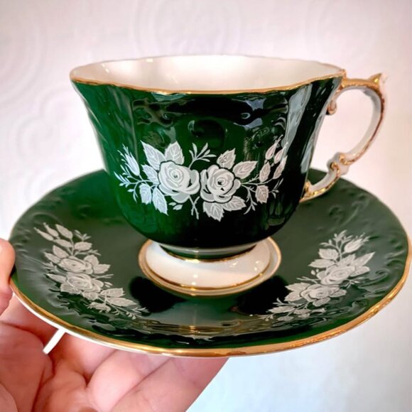 Vintage rare “Christmas Fir Green” Aynsley teacup 🌲 - Picture 2 of 8